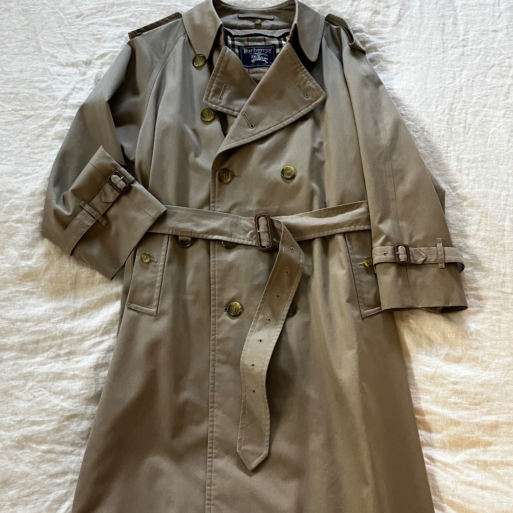 Authentic Burberry classic trench coat taupe
